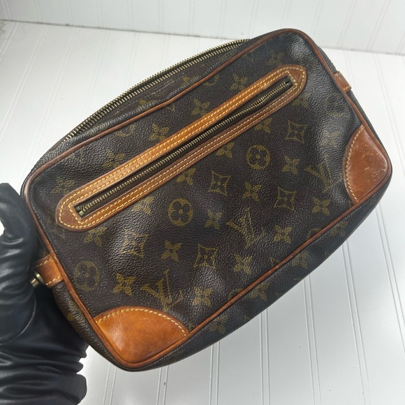 Louis Vuitton
Marly Dragonne GM Clutch Bag - Picture 5 of 14
